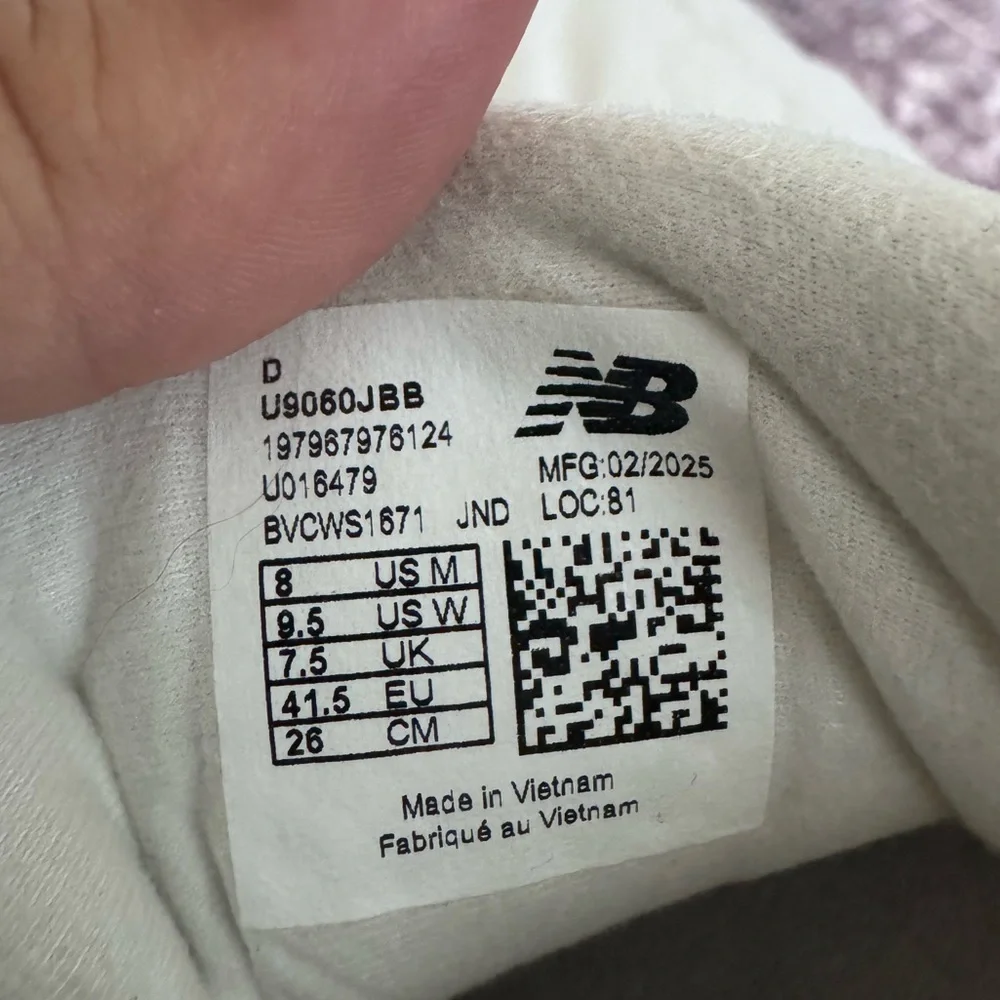 New Balance 9060 Like New - Picture 5 of 5